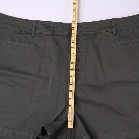 AVA & VIV Plus Size High Rise 26W Midi Button Fly Shorts Cotton Olive Green NWT - Picture 11 of 11